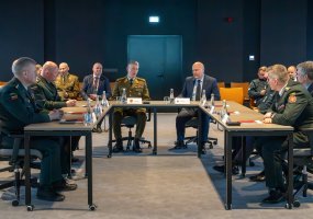 Lietuvos kariuomenė su institucijomis atnaujino bendradarbiavimo sutartis, užtikrinama greita... - 1