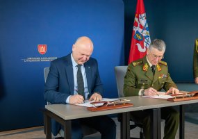 Lietuvos kariuomenė su institucijomis atnaujino bendradarbiavimo sutartis, užtikrinama greita... - 2