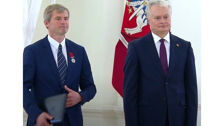 Liepos 6-ąją Prezidentas apdovanojo Vadovybės apsaugos pareigūną Algirdą Jasiūną