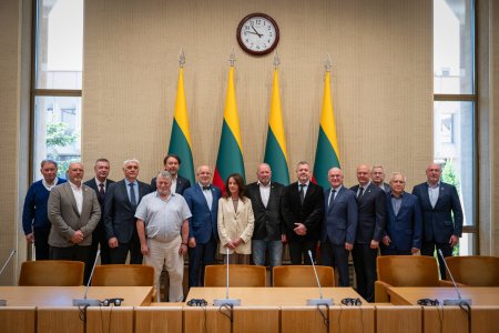 Seime įteikti Garbės medaliai „Aukščiausiosios Tarybos Apsaugos skyrius“